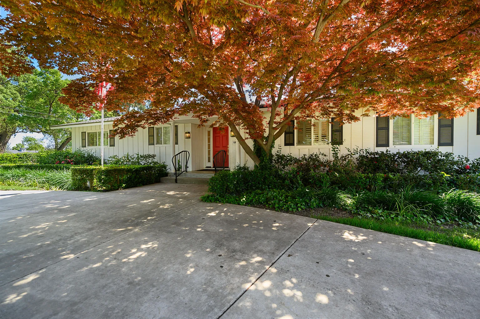 1829 Club Drive photo 1