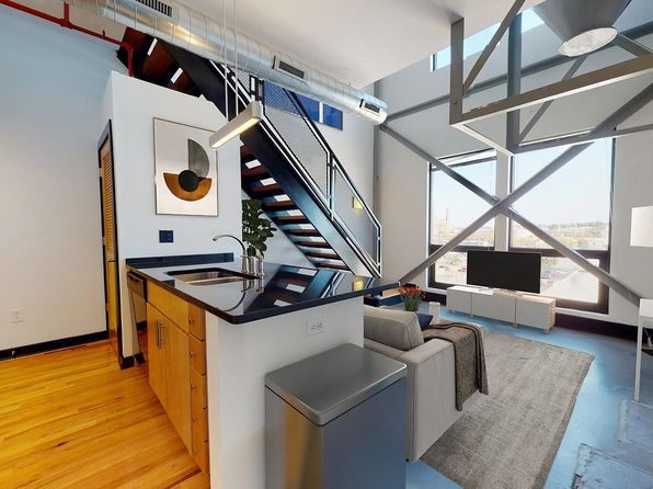 700 Everett St APT 2027