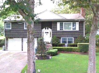 437 Twinbark Ave, Holbrook, NY 11741