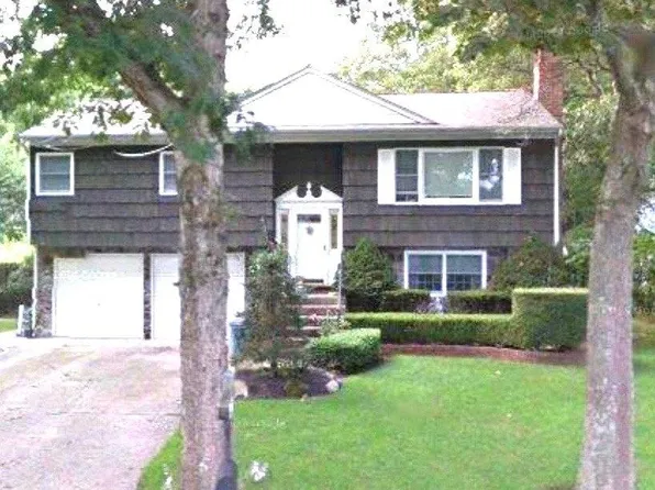 437 Twin Bark Avenue, Holbrook, NY 11741