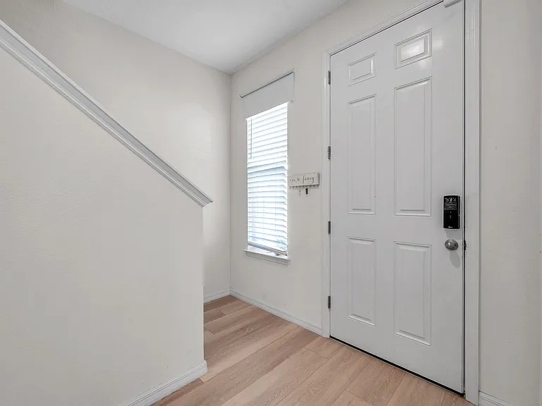 4966 Avalon Park Blvd — Photo 9