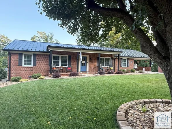 364 Ferndale Dr, Collinsville, VA 24078