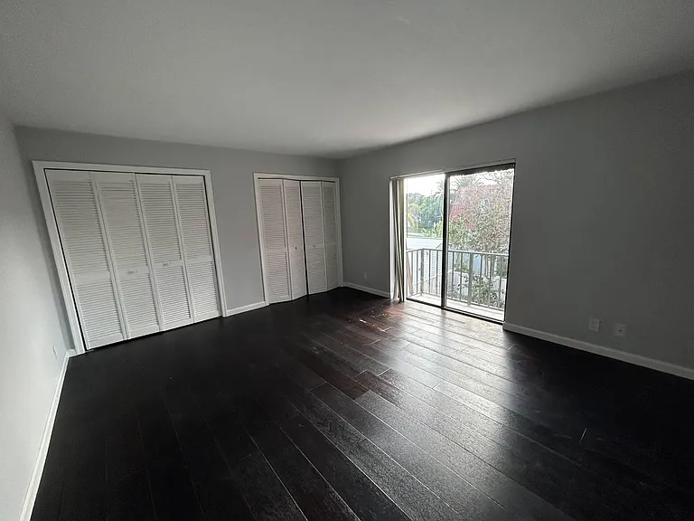 1426 Oxford Ln — Photo 15