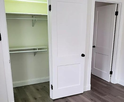 3rd image of 416 Linden St #416
