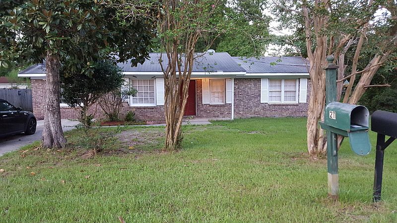 1st image of 211 Eagle Dr