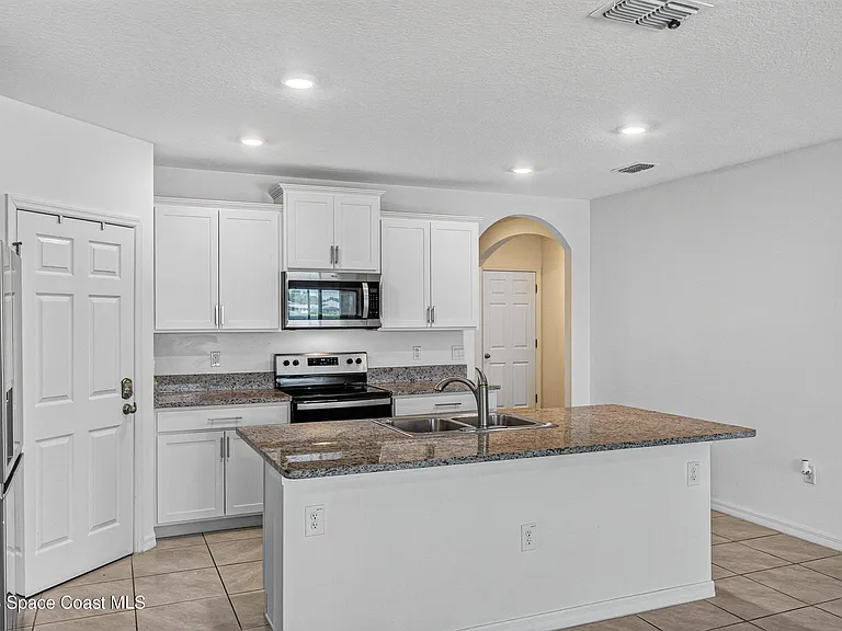 3419 Foggy Mist Rd SE — Photo 5