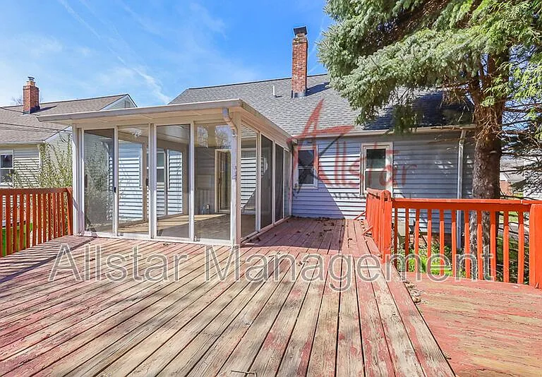 983 Clinton Ave — Photo 5