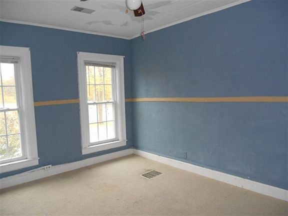 3rd image of 322 E Broadway St