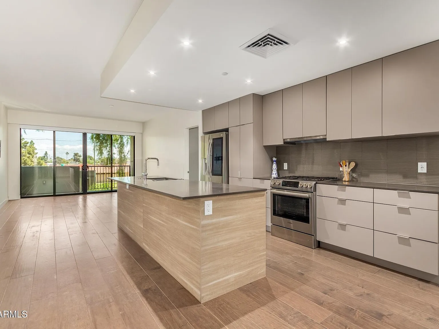 2 bed, 2.5 bath, 1451 sqft, $3,100 — Photo 1