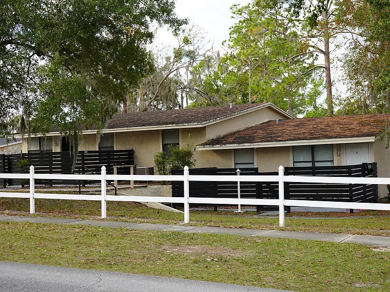 Laurel Oaks — Photo 2