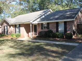 34 Meadow Oaks Ct, Millbrook, AL 36054