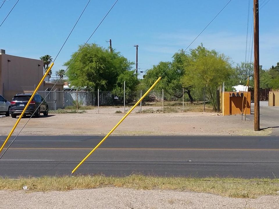2nd image of 208 W Fort Lowell Rd