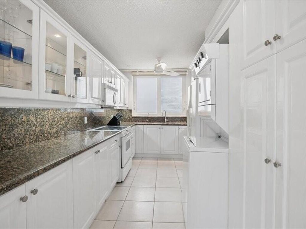 1370 S OCEAN Boulevard #305, photo 6