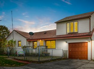 30 E Clarendon Dr, Round Lake Beach, IL