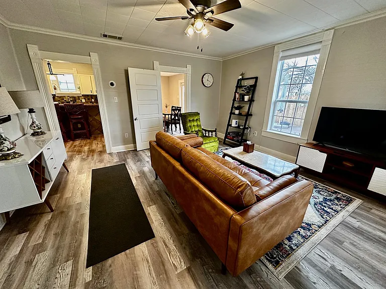 203 S 1st St — Photo 3