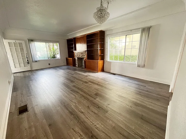 227 S Gale Dr #4 — Photo 2