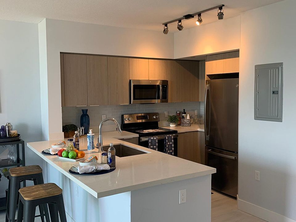 1st image of 619 E Sheridan St #1011