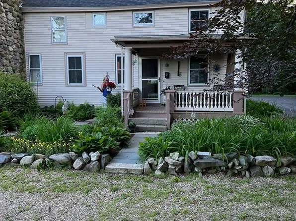 324 Union St APT 2, Millis, MA 02054