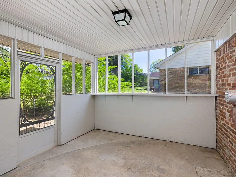 8228 Brooksville Cv — Photo 15