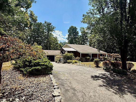 4th image of 640 Rases Mountain Dr