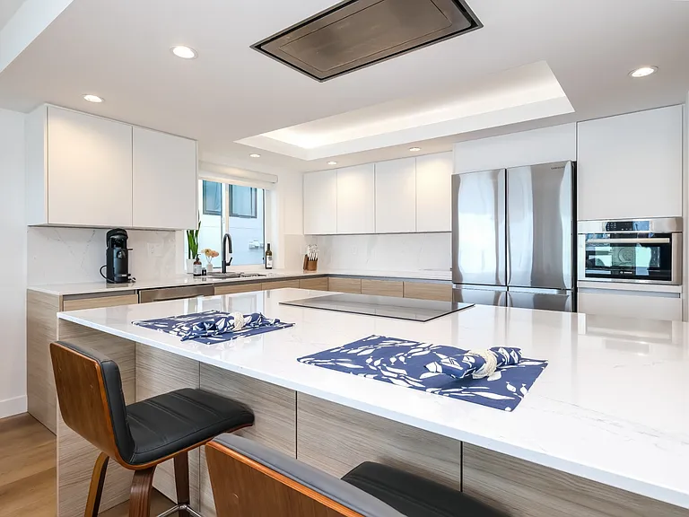 1639 Harbor Ave SW #301 — Photo 7