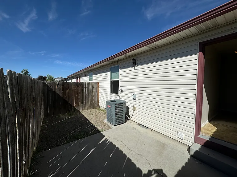 915 NW Maggie Ct #B — Photo 20