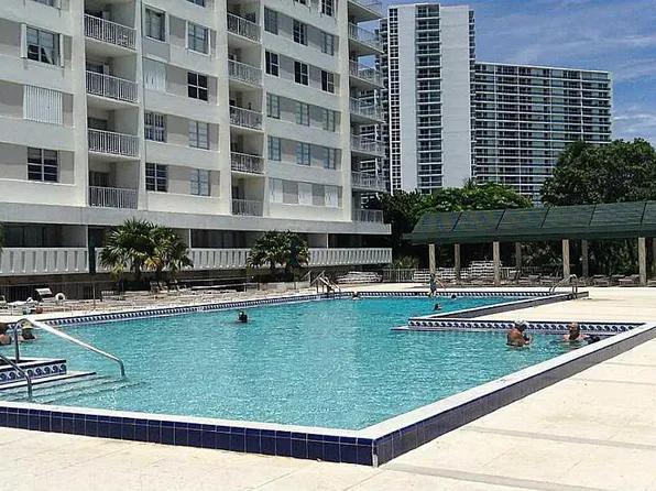 500 Bayview Dr, North Miami Beach, FL