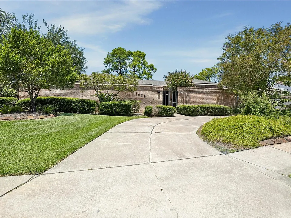 11426 Lakeside Place Dr