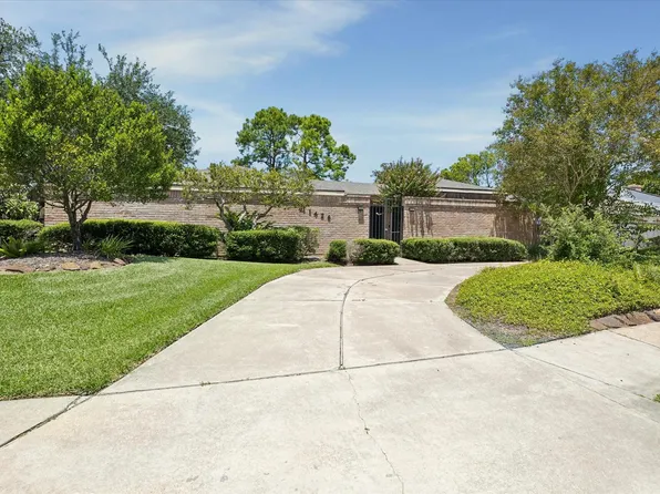 11426 Lakeside Place Dr, Houston, TX 77077