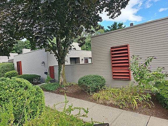 2nd image of 37 Charlton Hill Rd