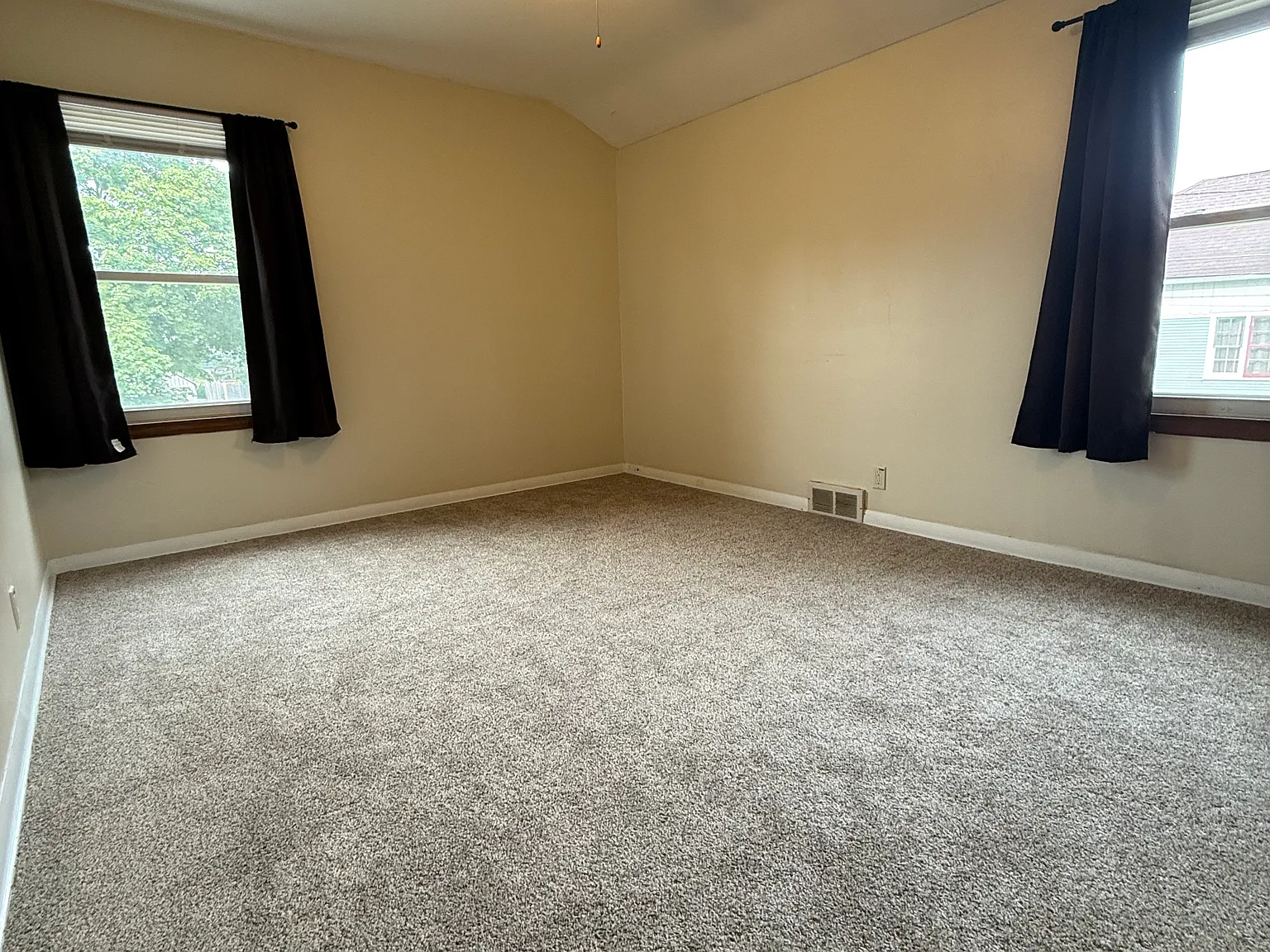 7735 W Mount Vernon Ave — Photo 3