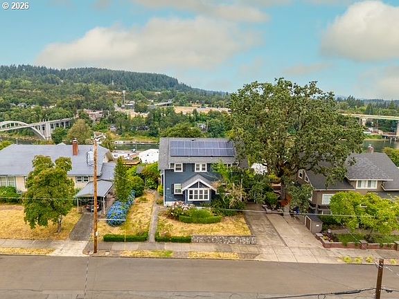 2nd image of 909 Center St