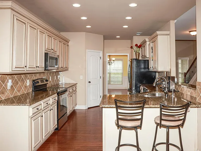 2241 Line Dr — Photo 9