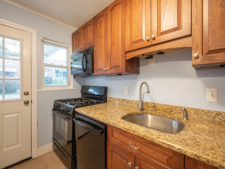 8518 Water Oak Rd — Photo 3