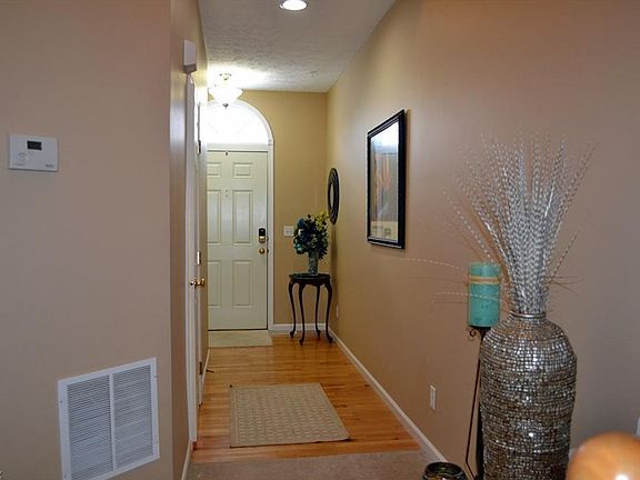 2nd image of 2908 Cambridge Cir
