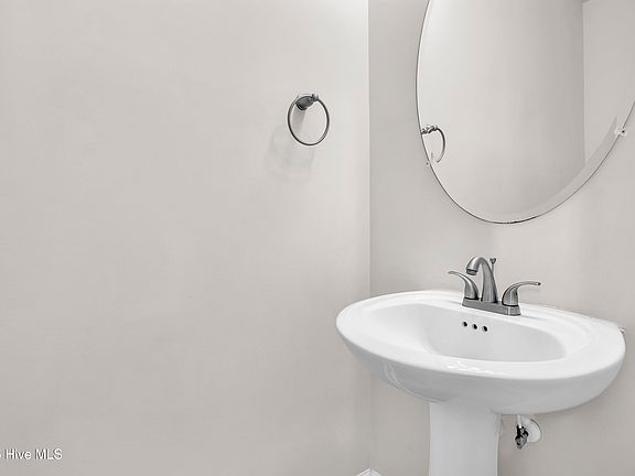 4th image of 332 Frisco Way