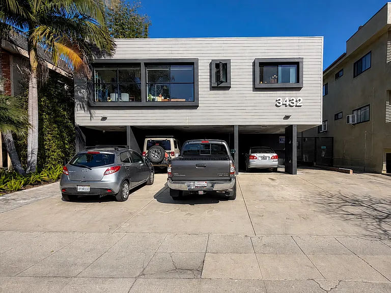 3432 Keystone Ave — Photo 2