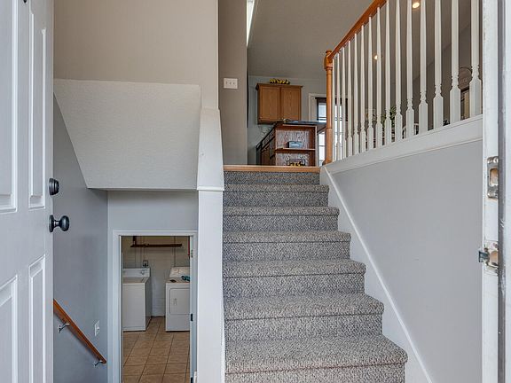 4th image of 1022 Meadow Creek Ln