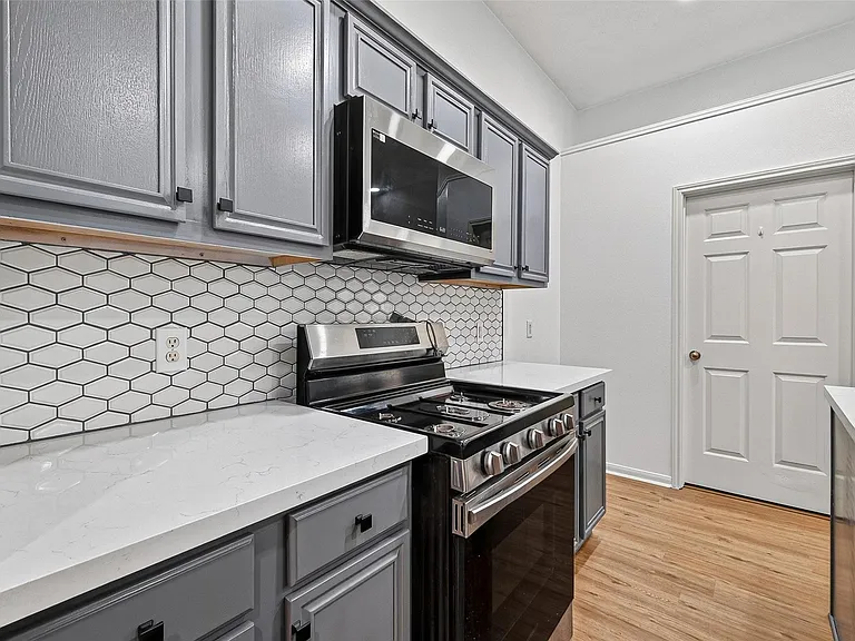 17303 Kenton Crossing Ln — Photo 10