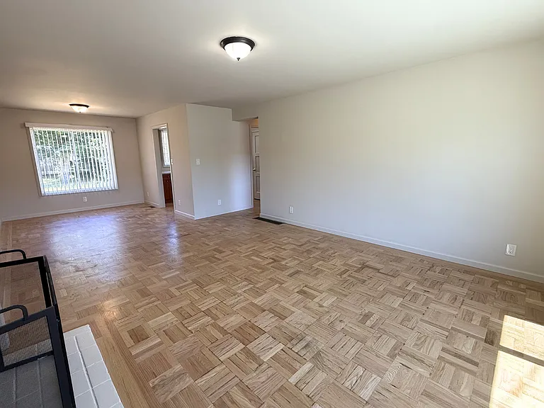 134 Hilton Ave — Photo 5