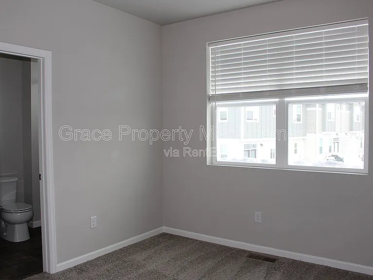 1156 Oak Cir — Photo 10