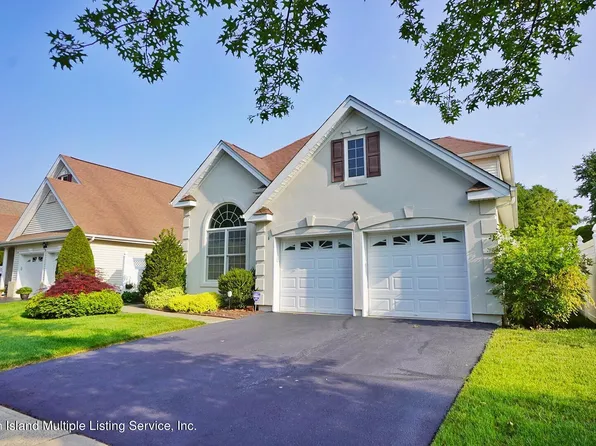 6 Chesapeake Dr, Holmdel, NJ 07733