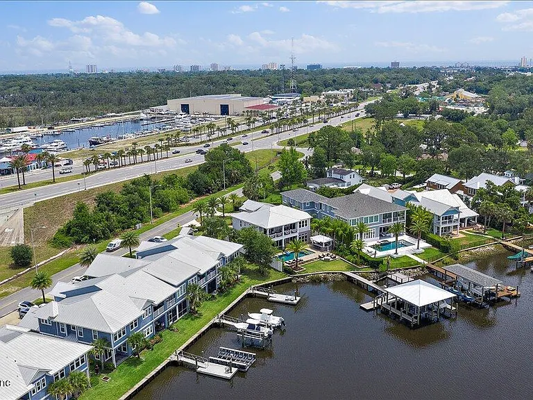 2260 Beach Blvd — Photo 3