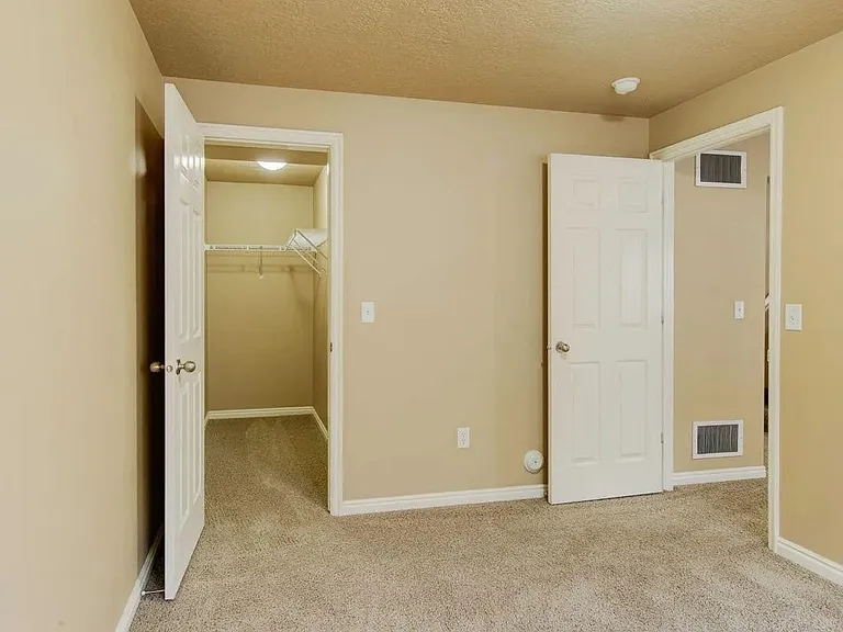 173 E Fiddlers Canyon Rd #11 — Photo 8