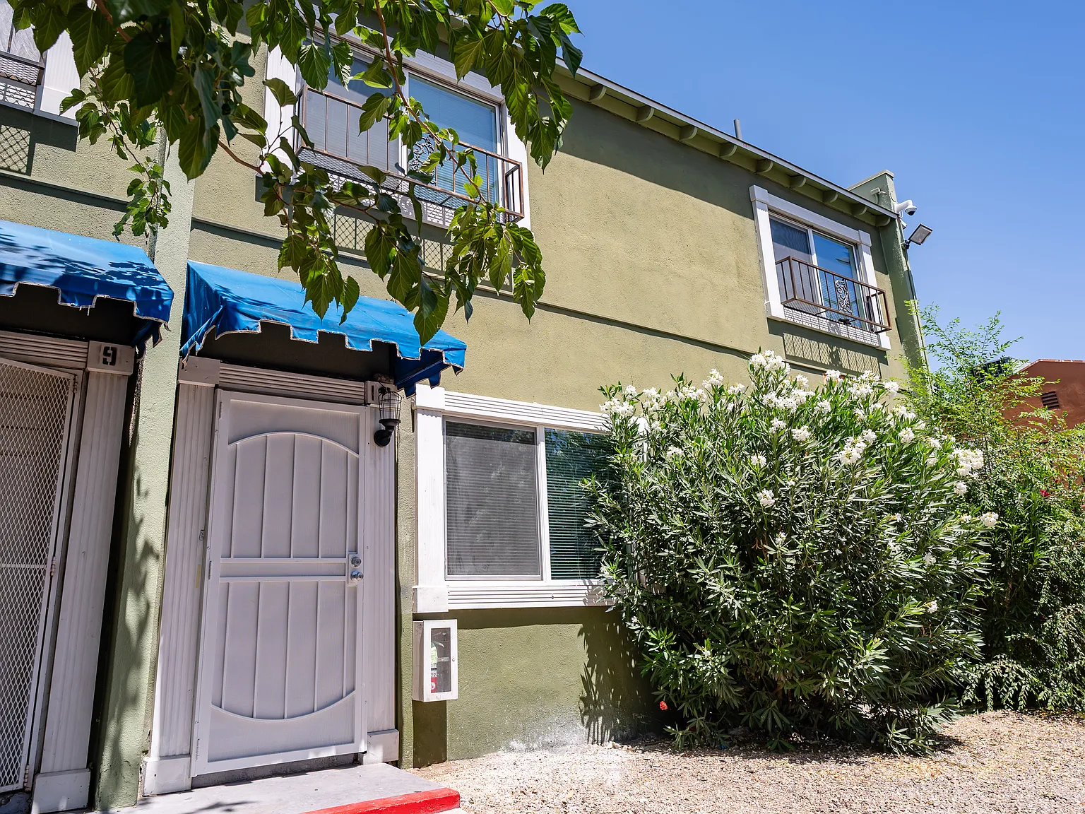 2 bed, 1.5 bath, 960 sqft, $1,250 — Photo 2