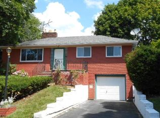 70 Longcroft Rd, Rochester, NY 14609