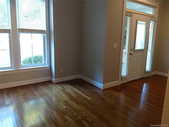 3rd image of 16305 Kelly Park Cres