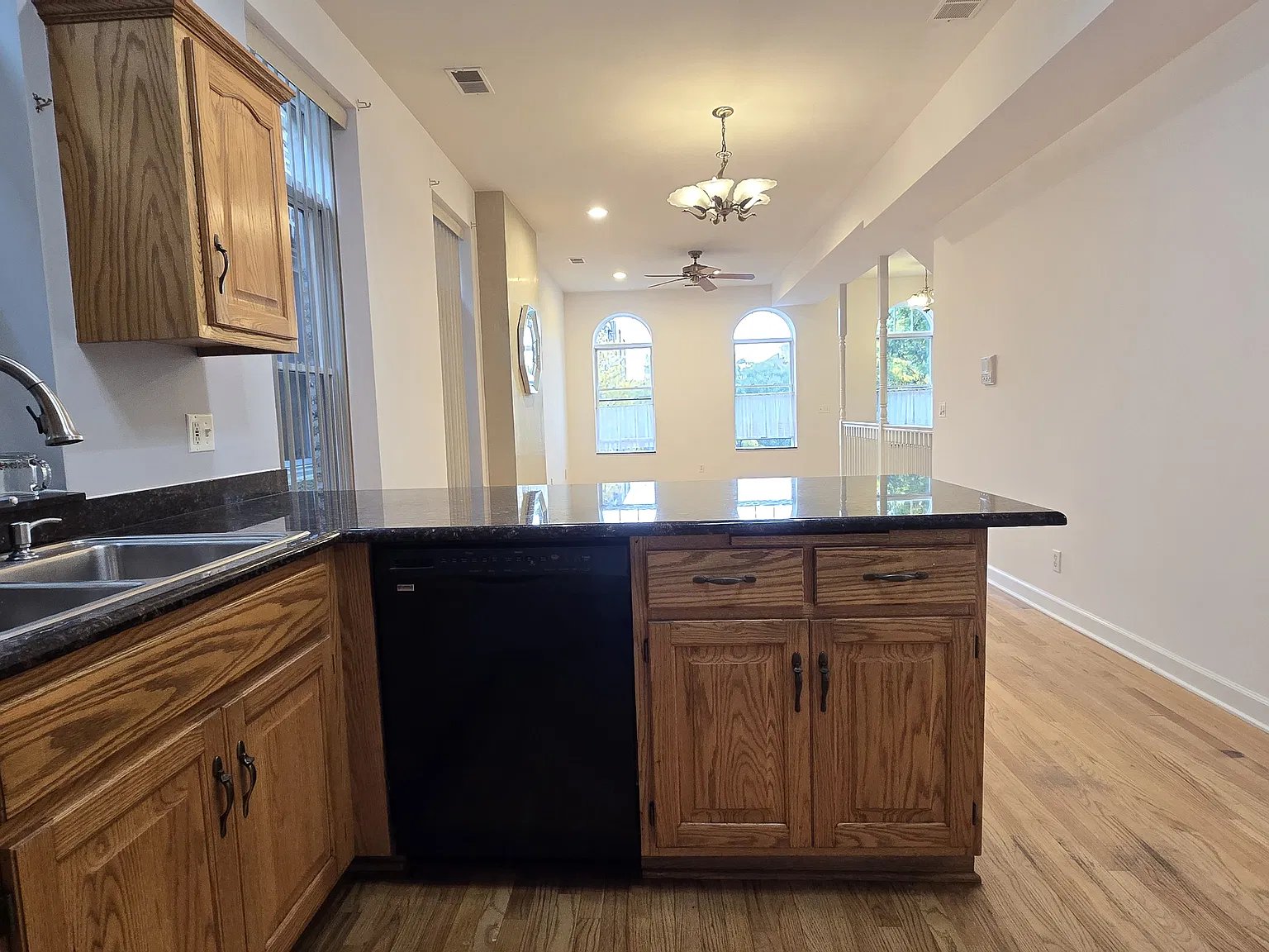 4 bed, 2200 sqft, $3,195 — Photo 2