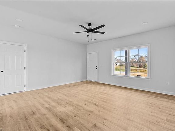 4th image of 860 Deadmon Rd