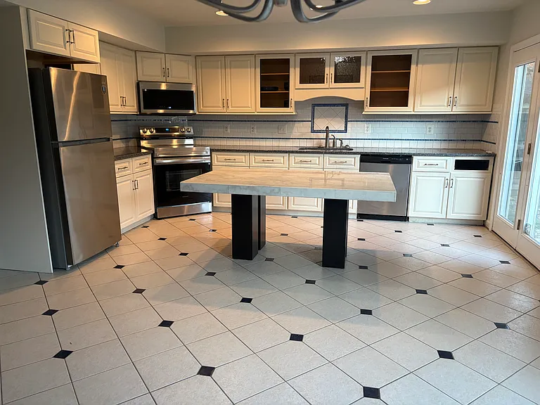 Fully Equipped Kitchen _ Move-In Ready

Fully Equipped Kitchen _ Move-In Ready